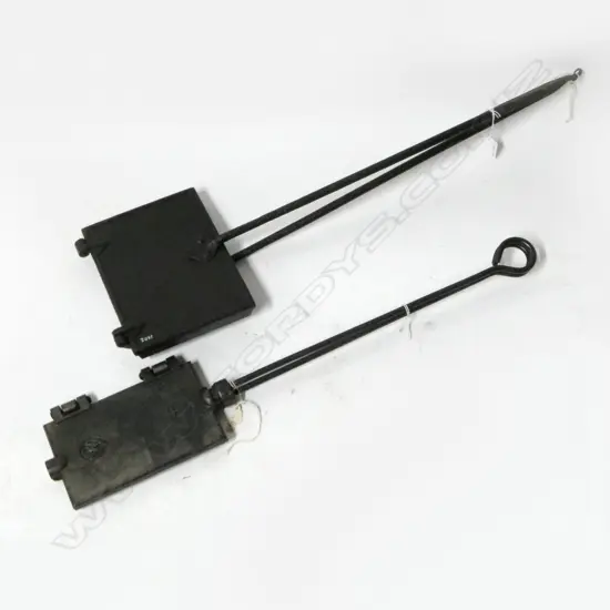 1169/1602 2 LONG HANDLED CAST IRON WAFFLE IRONS L660MM