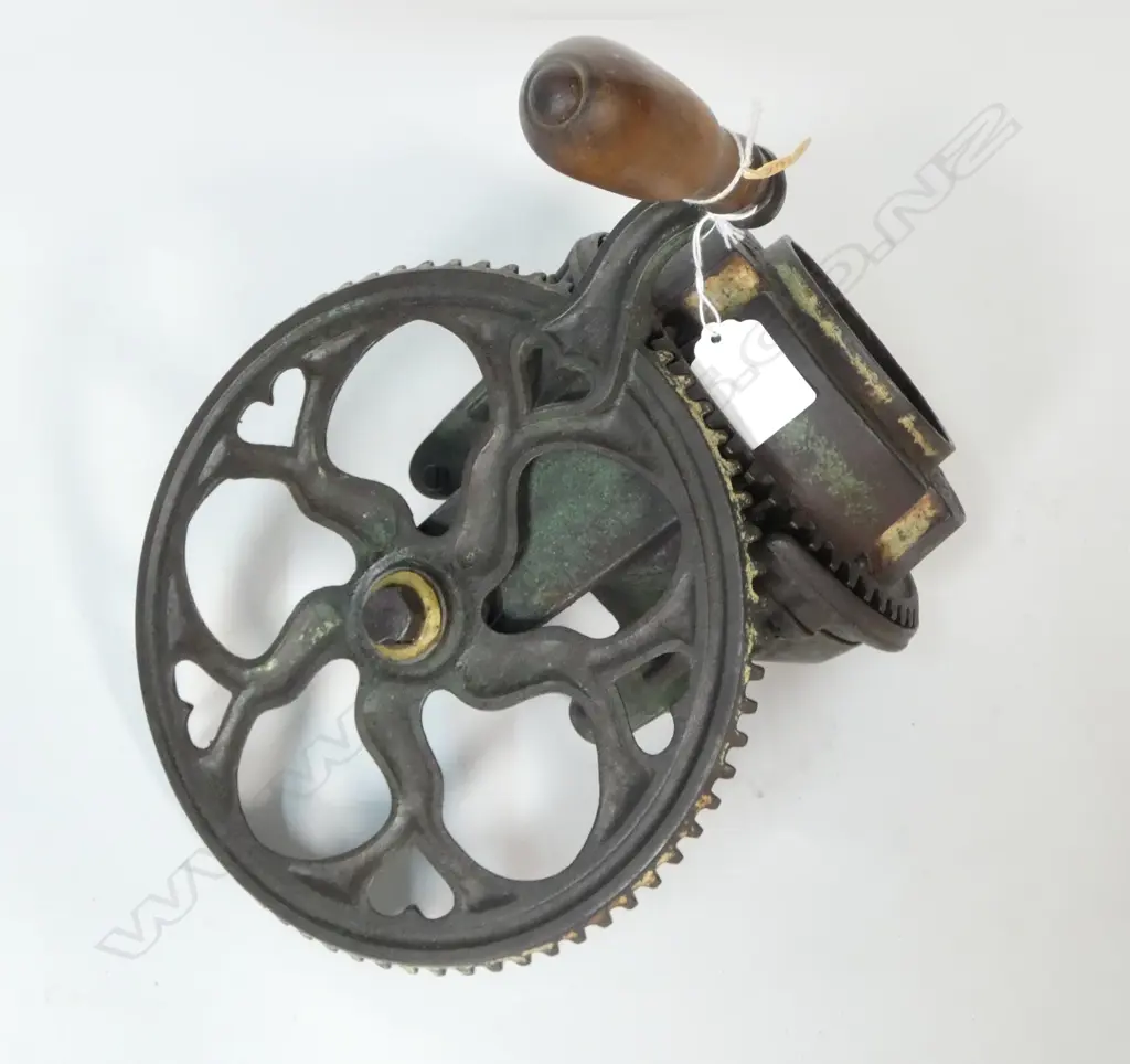 (2968) ANTIQUE 1877 CAST IRON GODDARD TABLETOP CORN SHUCKER H.250mm Image 1++