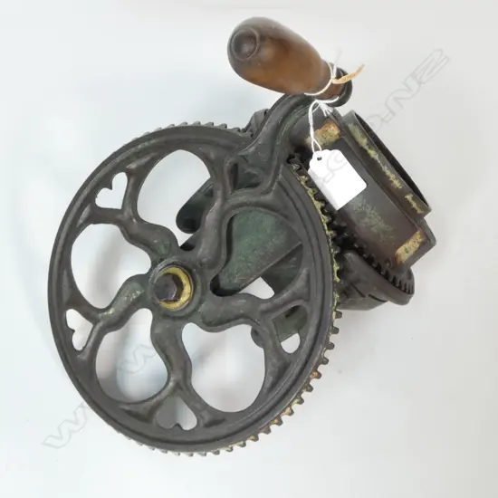 (2968) ANTIQUE 1877 CAST IRON GODDARD TABLETOP CORN SHUCKER H.250mm