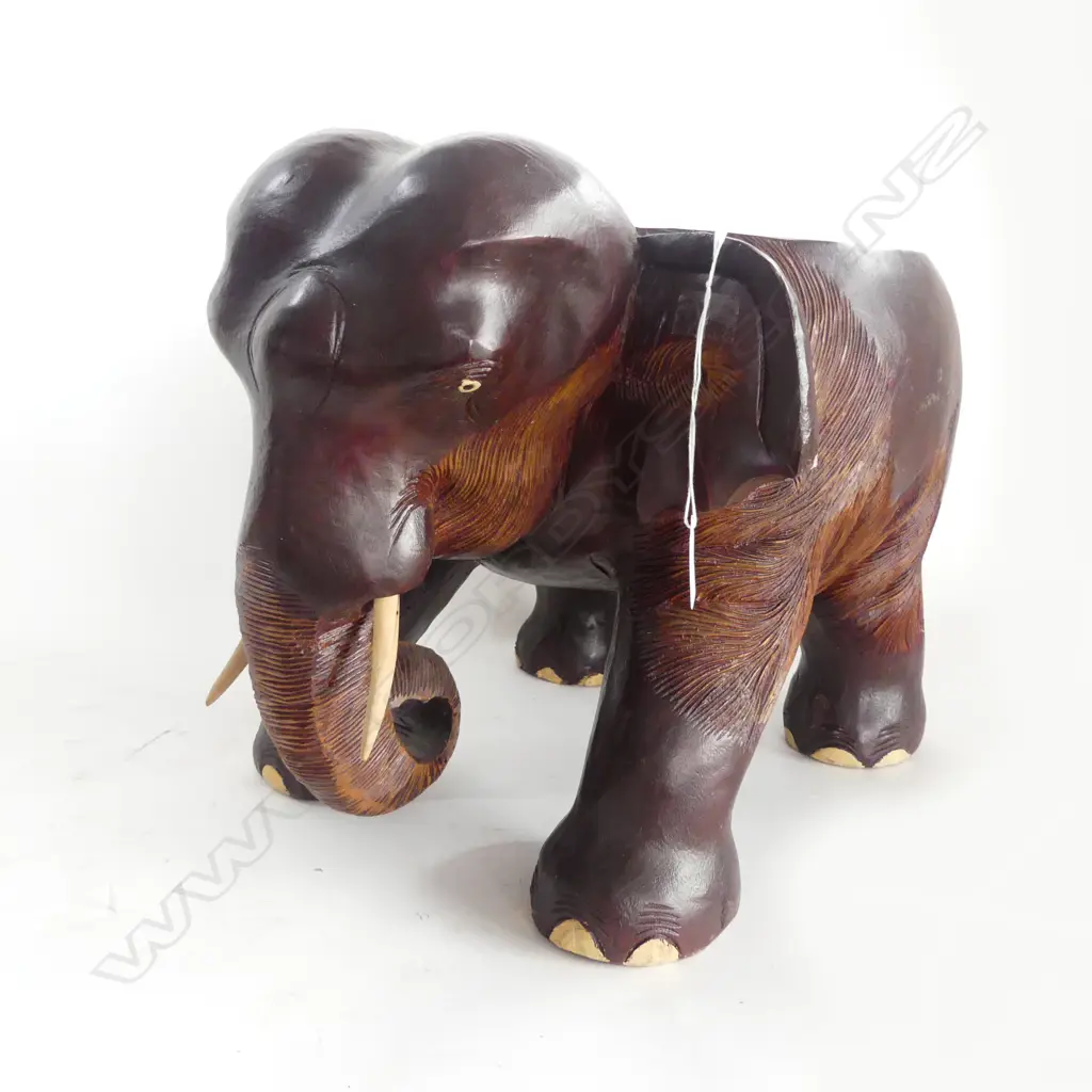 Elephant form wood stool 440x330x340mm Image 1++