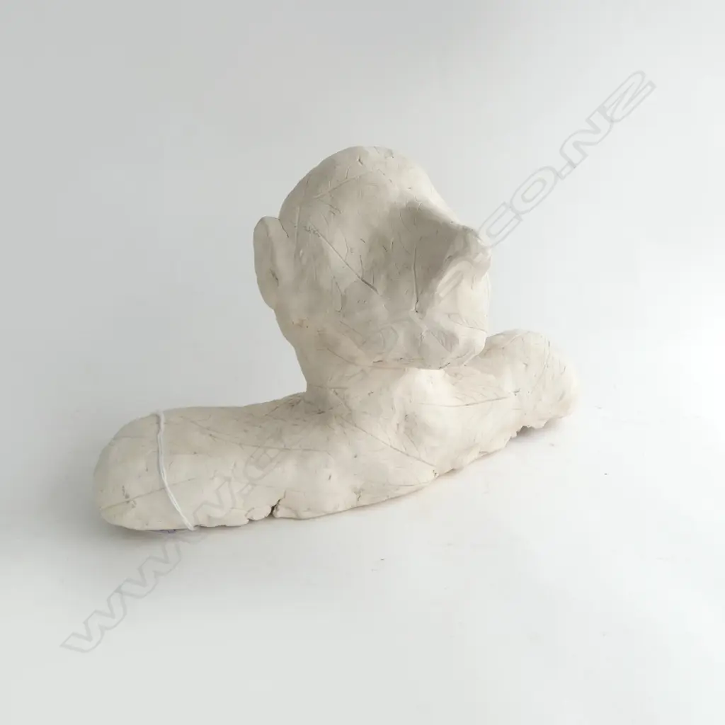 ABSTRACT STUDIO POTTERY BUST, ARTIST UNKNOWN W.350mm Image 1++