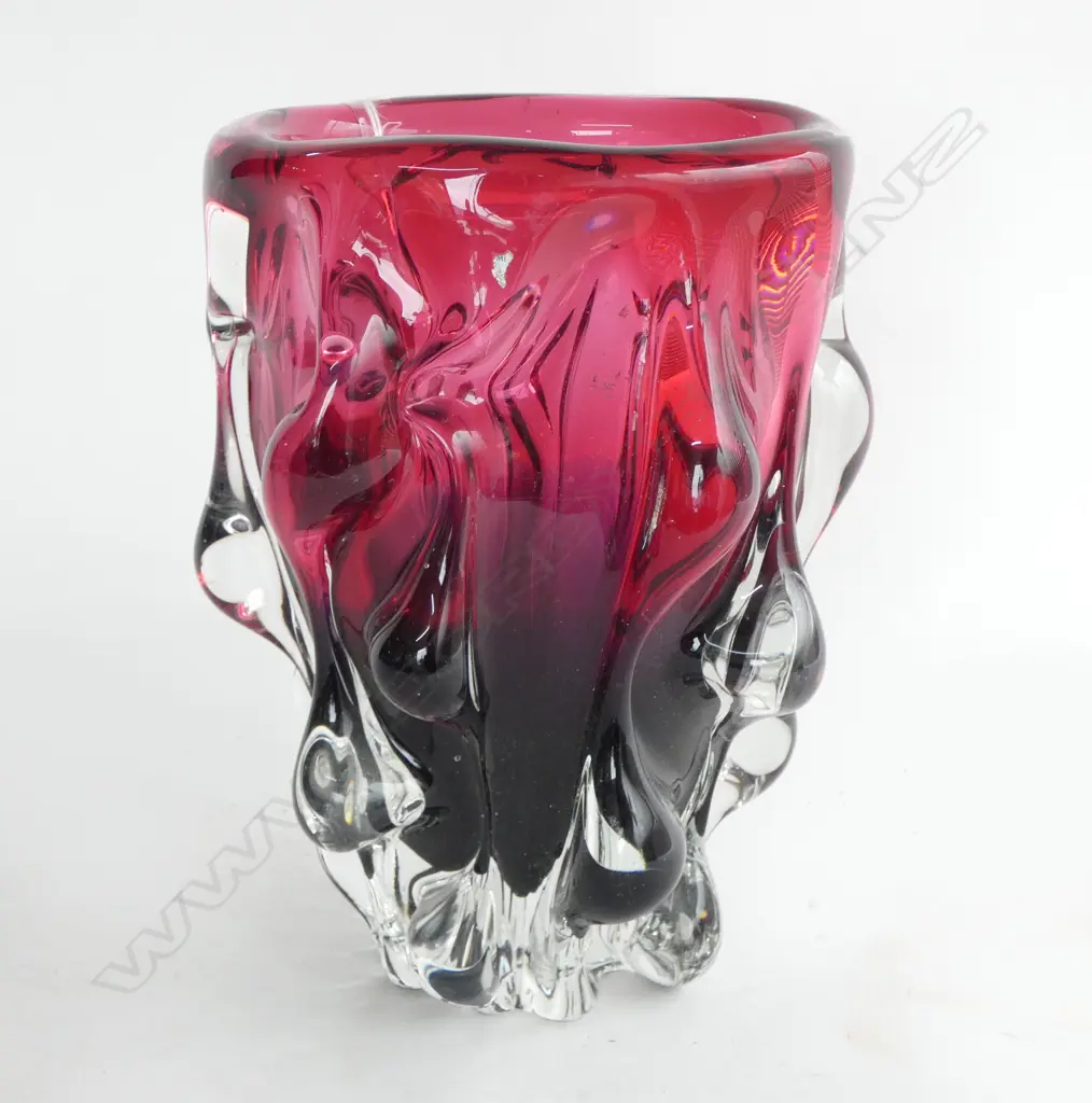 VINTAGE QUALITY ART GLASS VASE red & white knobbly finish. Heavy. H.235mm Image 1++