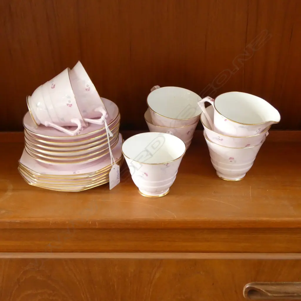 20 PCE PARAGON TEA SET, 6 TRIOS, MILK & SUGAR one cup w. hairline Image 1++