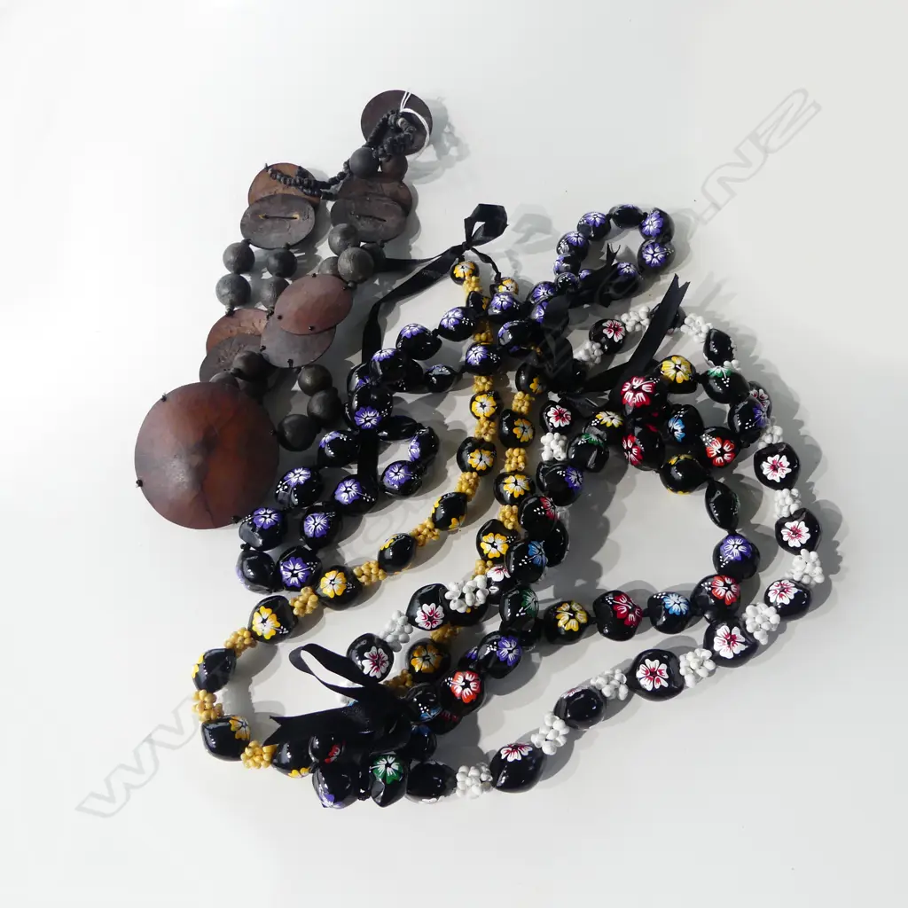 5 PACIFIC NECKLACES Image 1++