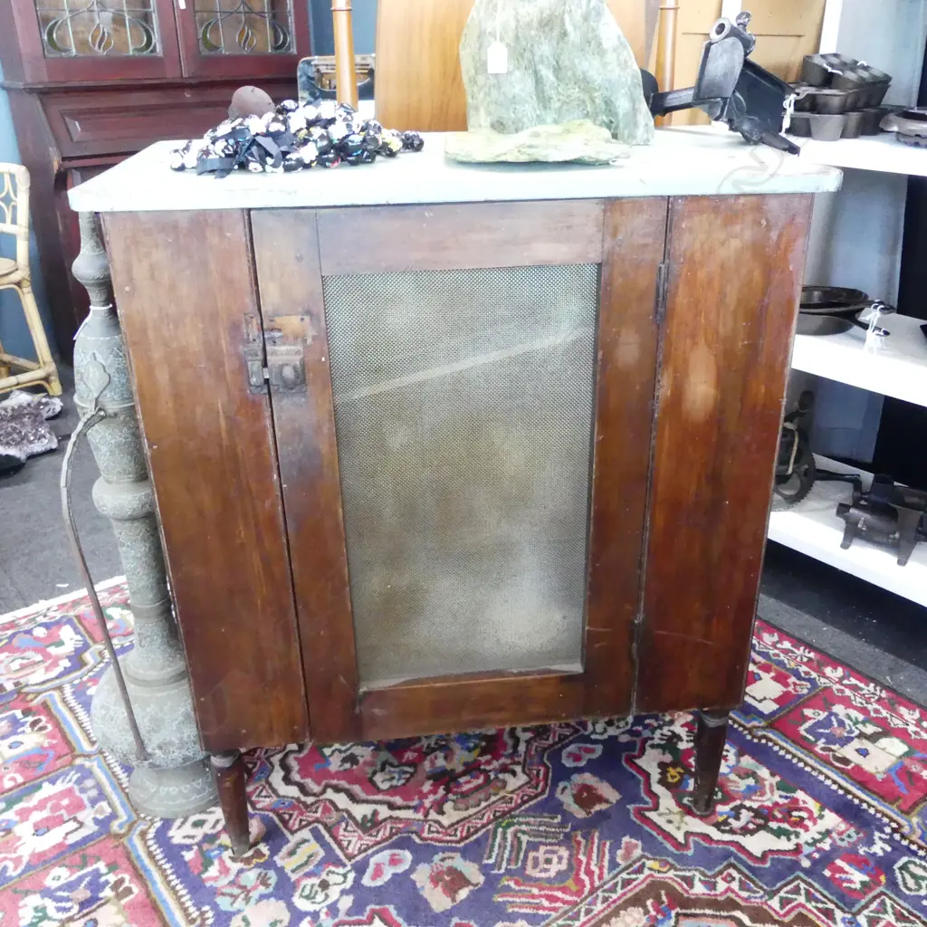 COLONIAL PAINTED FOOD SAFE mesh single door raised on turned legs Image 1++