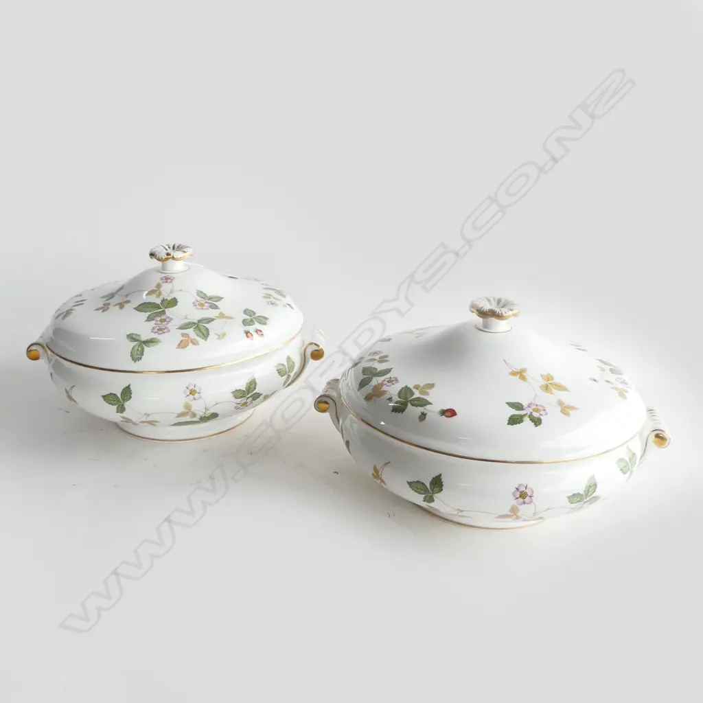 PR WEDGWOOD 'WILD STRAWBERRY' TUREENS 215mm dia Image 1++