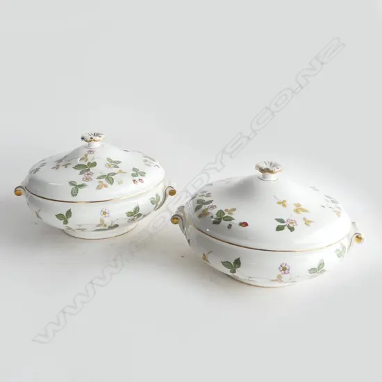 PR WEDGWOOD 'WILD STRAWBERRY' TUREENS 215mm dia