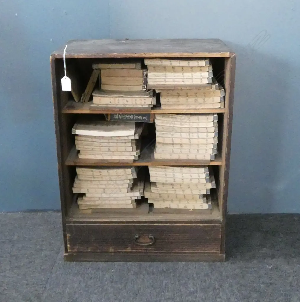 Old Japanese wood cabinet W. old japanese books 590x450x300mm Image 1++