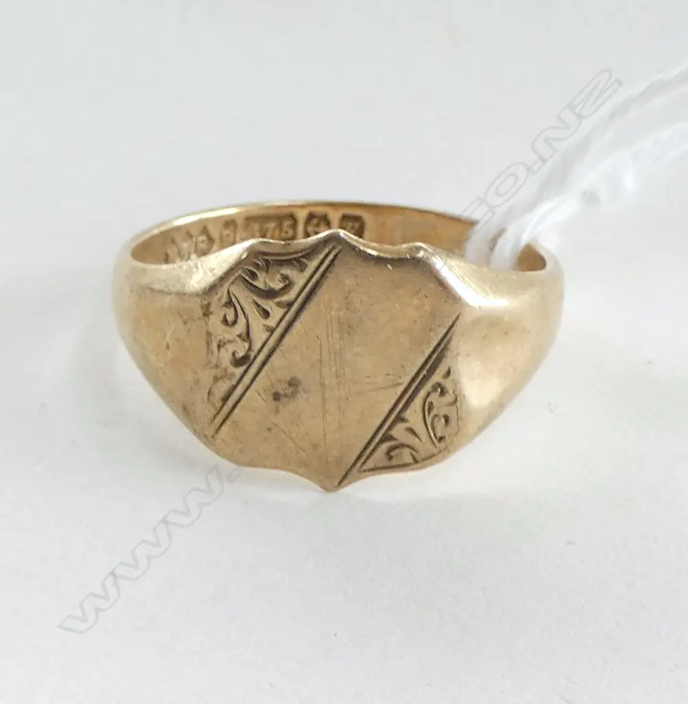 1955 9ct GOLD SHEILD SIGNET RING 2.48gms SIZE M Image 1++