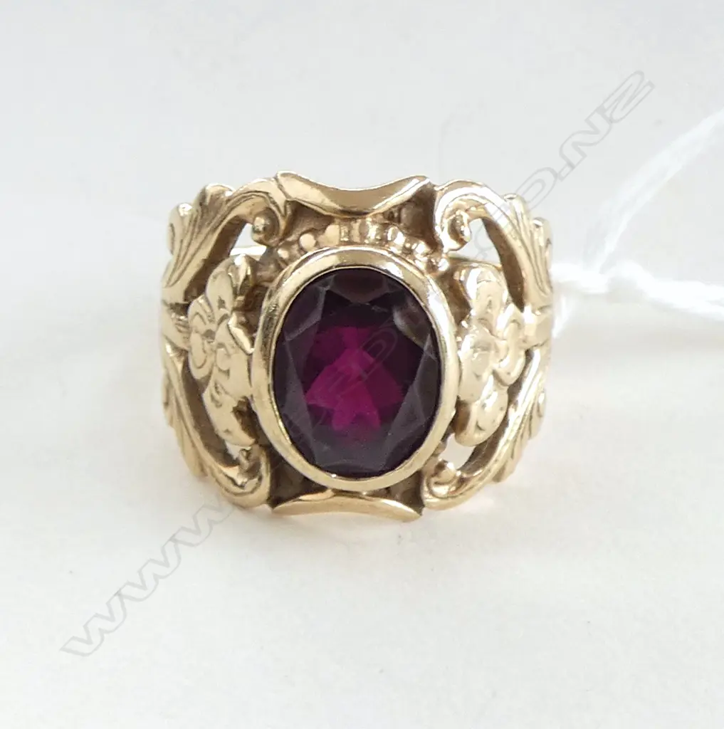 9ct GOLD & GARNET?  ANTIQUE GEORGIAN STYLE RING 8.2gms SIZE P Image 1++