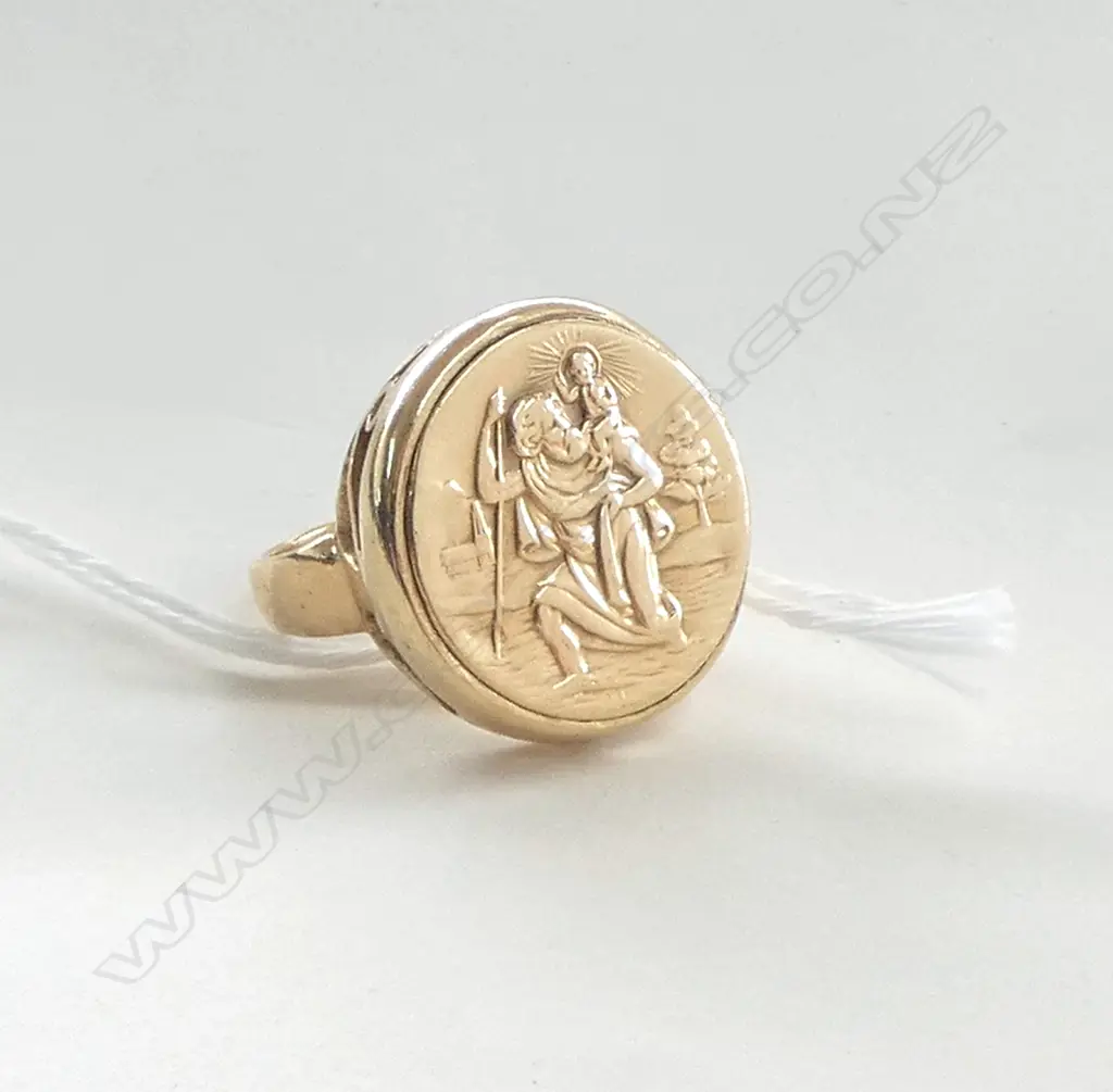 9ct GOLD ST. CHRISTOPHER COIN TYPE RING 7.2gms SIZE O 1/2 Image 1++