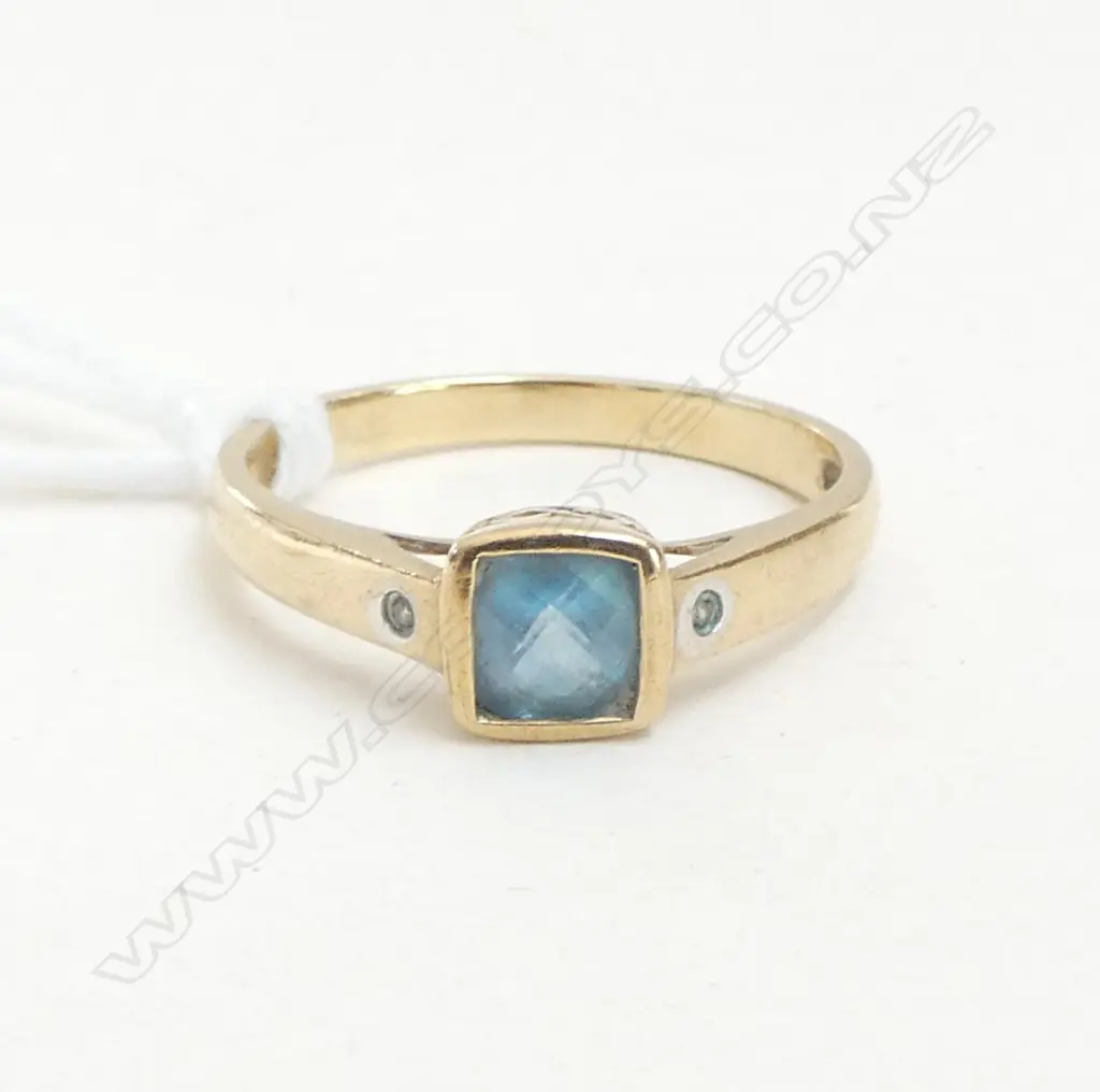 9ct GOLD BLUE TOPAZ & DIAMOND RING 2gms SIZE O Image 1++