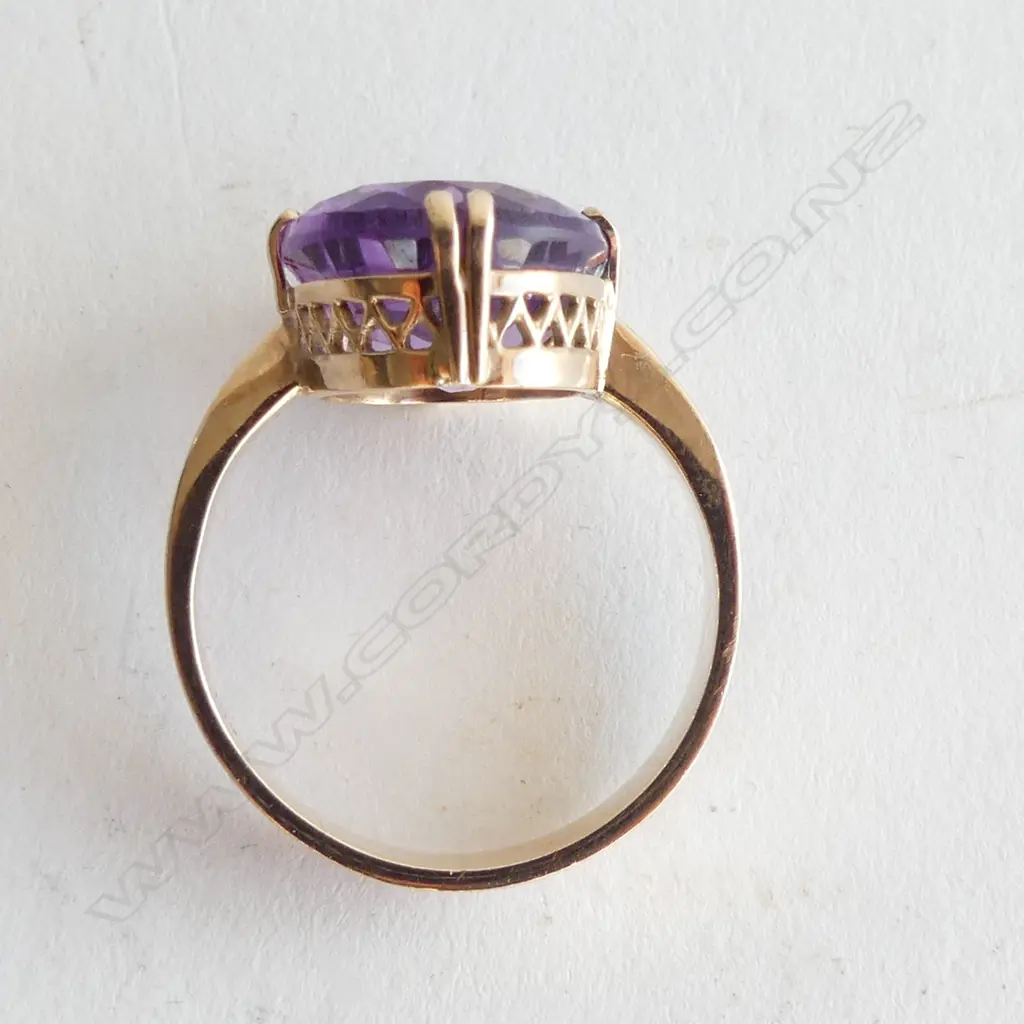 9ct GOLD & AMETHYST (15x11 mm) DRESS RING SIZE N  4.2gms Image 1++