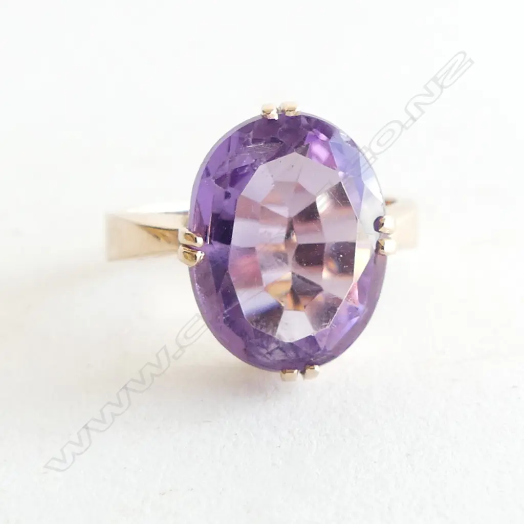 9ct GOLD & AMETHYST (15x11 mm) DRESS RING SIZE N  4.2gms Image 1++