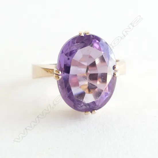9ct GOLD & AMETHYST (15x11 mm) DRESS RING SIZE N  4.2gms
