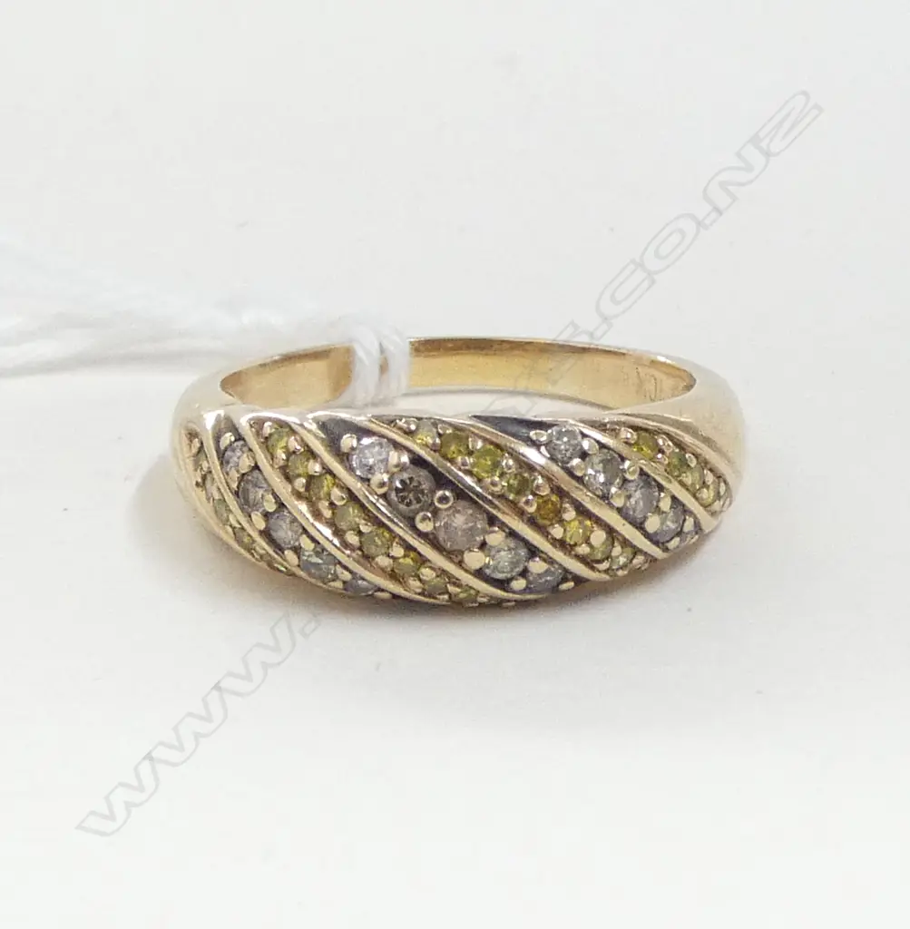 10ct Y/GOLD WHITE & TREATED YELLOW DIAMOND RING 3.9gms SIZE Q 1/2 Image 1++