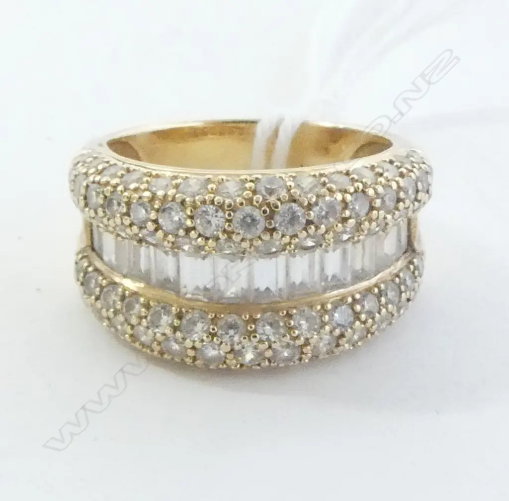 14ct GOLD & CZ RING 7.79gms size N Image 1++