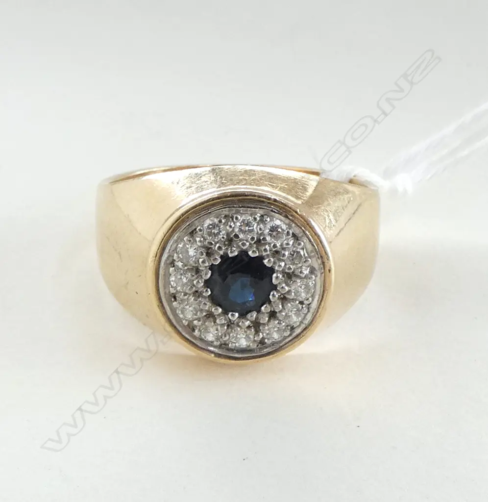 9ct SAPPHIRE & DIAMOND CLUSTER SIGNET TYPE RING 6.38gms SIZE T Image 1++