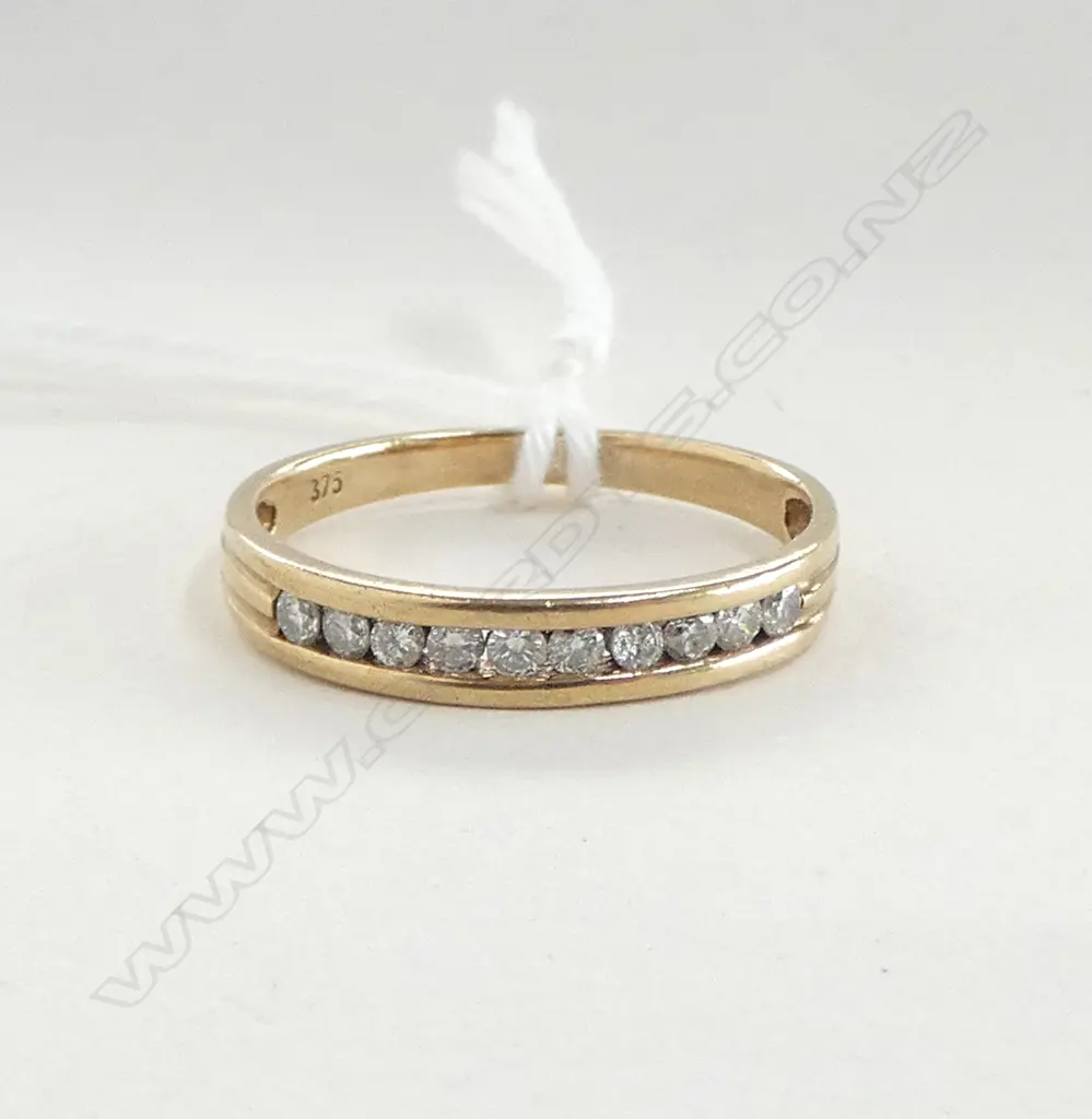9CT Y/GOLD DIAMOND CHANNEL SET BAND 1.72gm SIZE O Image 1++