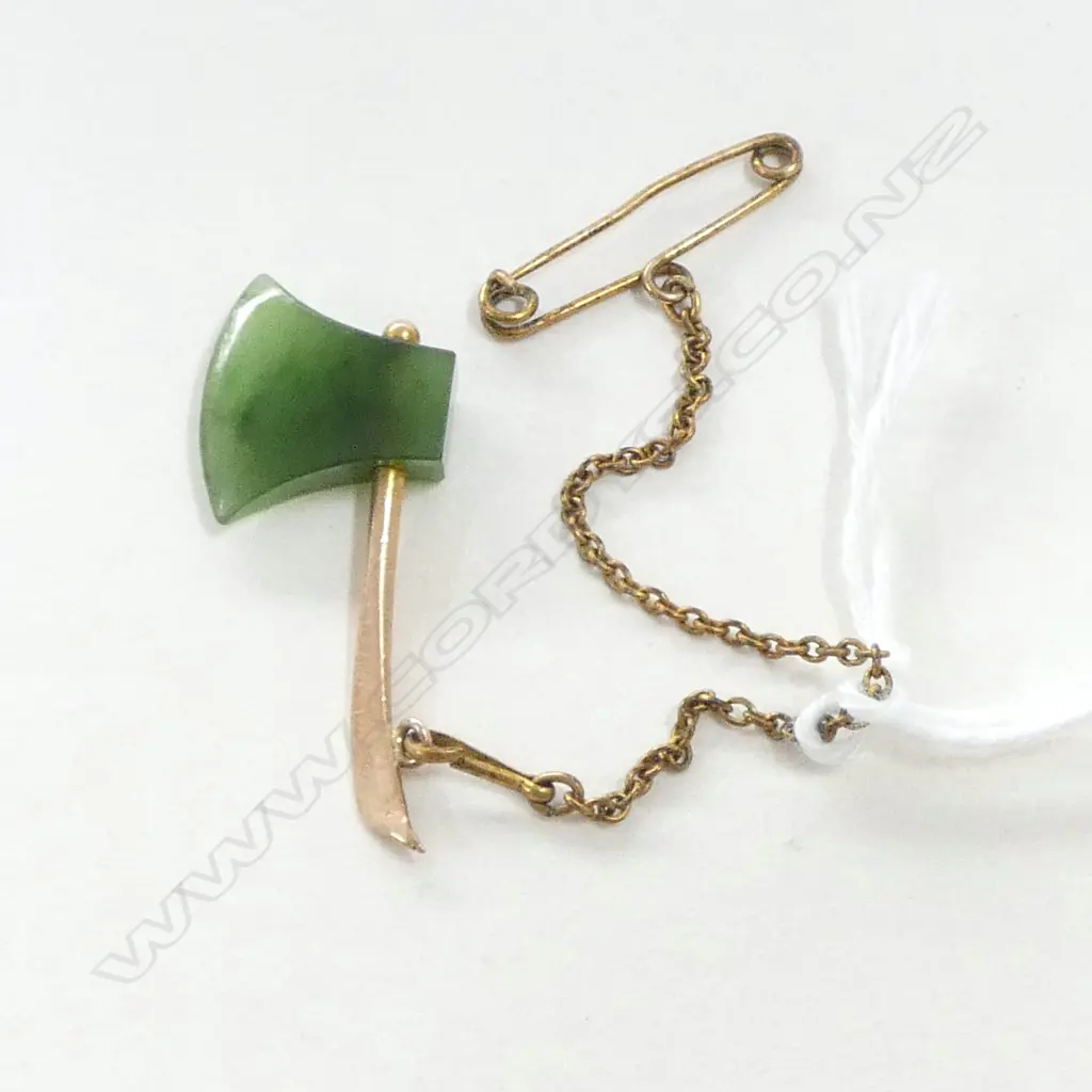 9ct GOLD & POUNAMU AXE on plated safety chain with pin fitting Image 1++