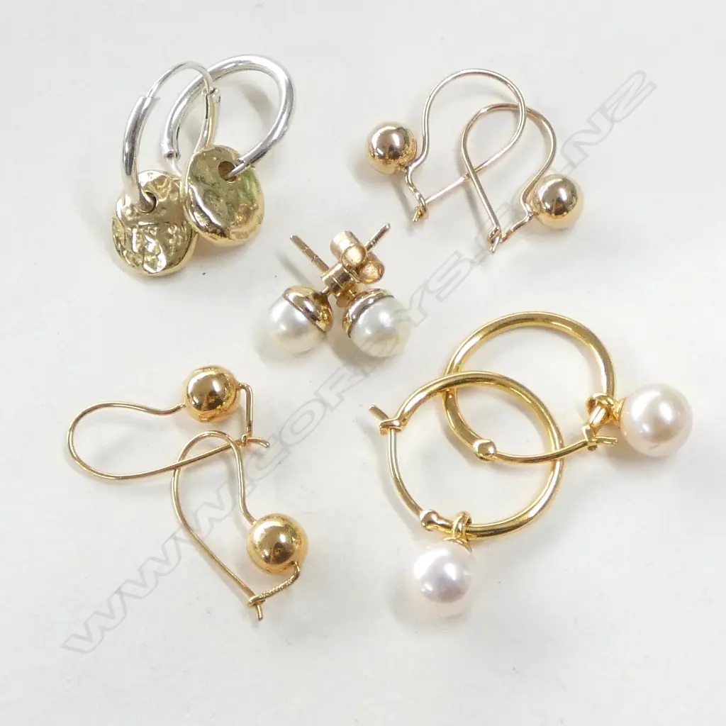 FIVE PAIRS 9CT GOLD/SILVER/SILVER GILT EARRINGS Image 1++
