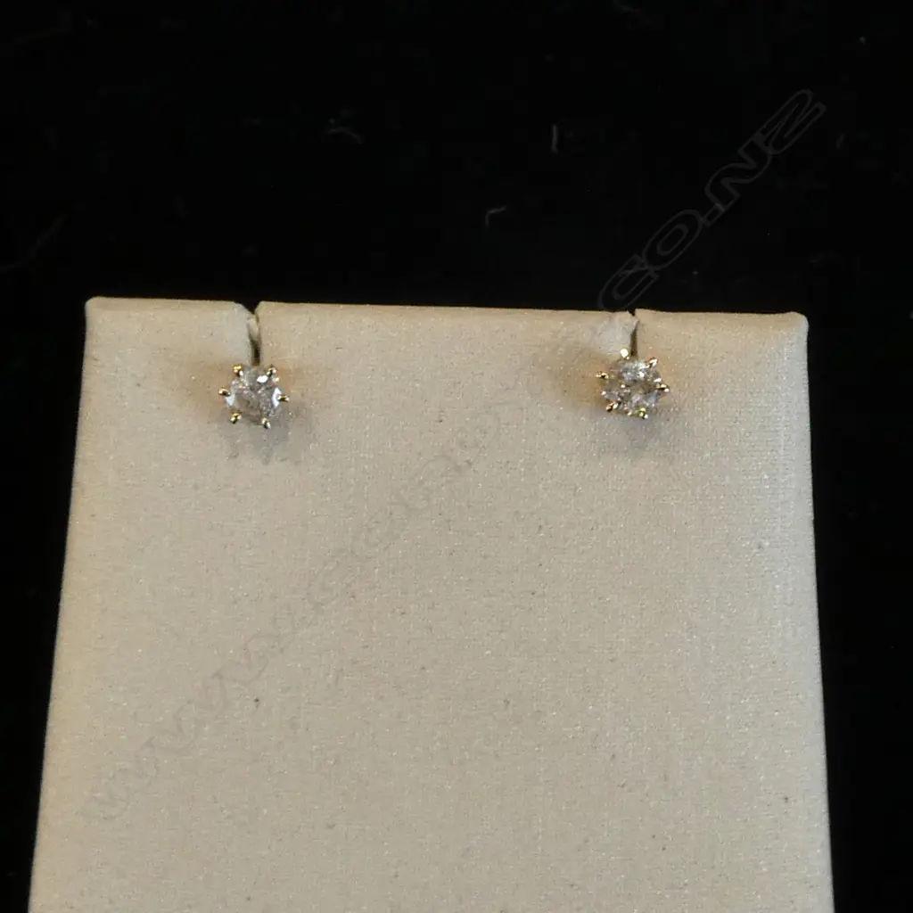 PR 14ct YELLOW GOLD DIAMOND EARRINGS 0.8 GRAMS Image 1++