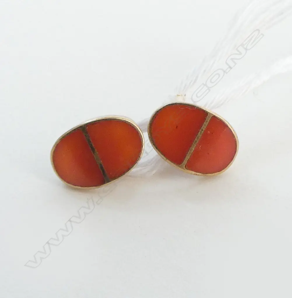 14ct GOLD & RED CORAL EARRINGS for pierced ears 1.7gms Image 1++