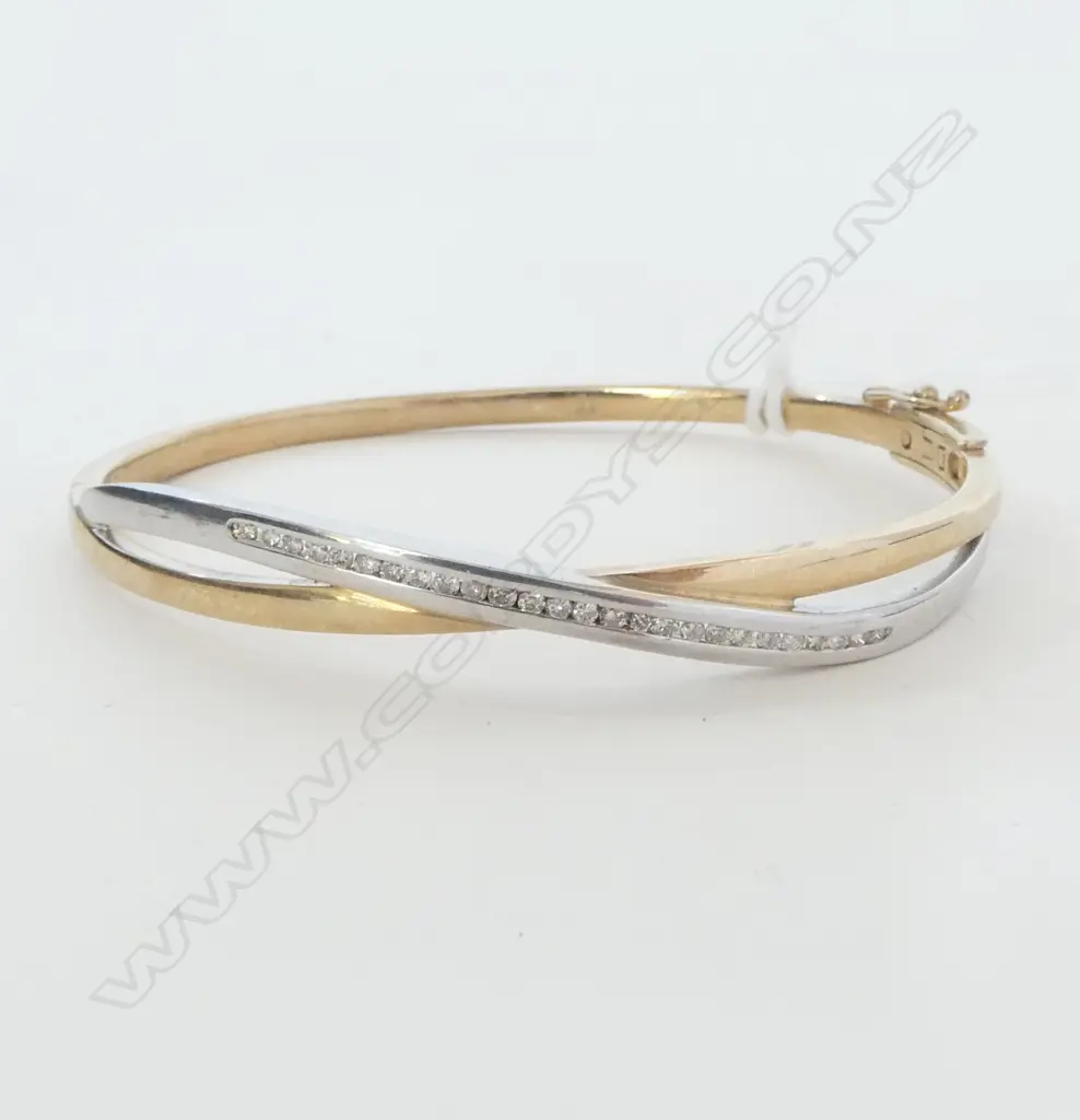 9ct YELLOW & WHITE GOLD MULTI DIAMOND SET CROSS-OVER HINGED BANGLE 14.8gms Image 1++