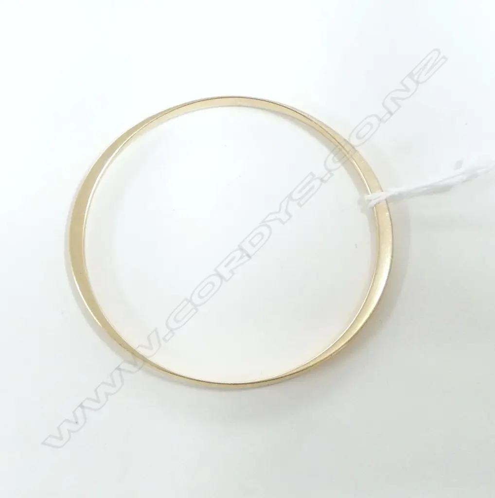 9ct YELLOW GOLD DESIGNER BANGLE double taper 15.5gms Image 1++