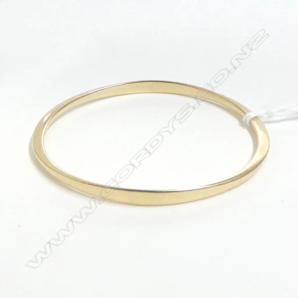 9ct YELLOW GOLD DESIGNER BANGLE double taper 15.5gms Image 1++