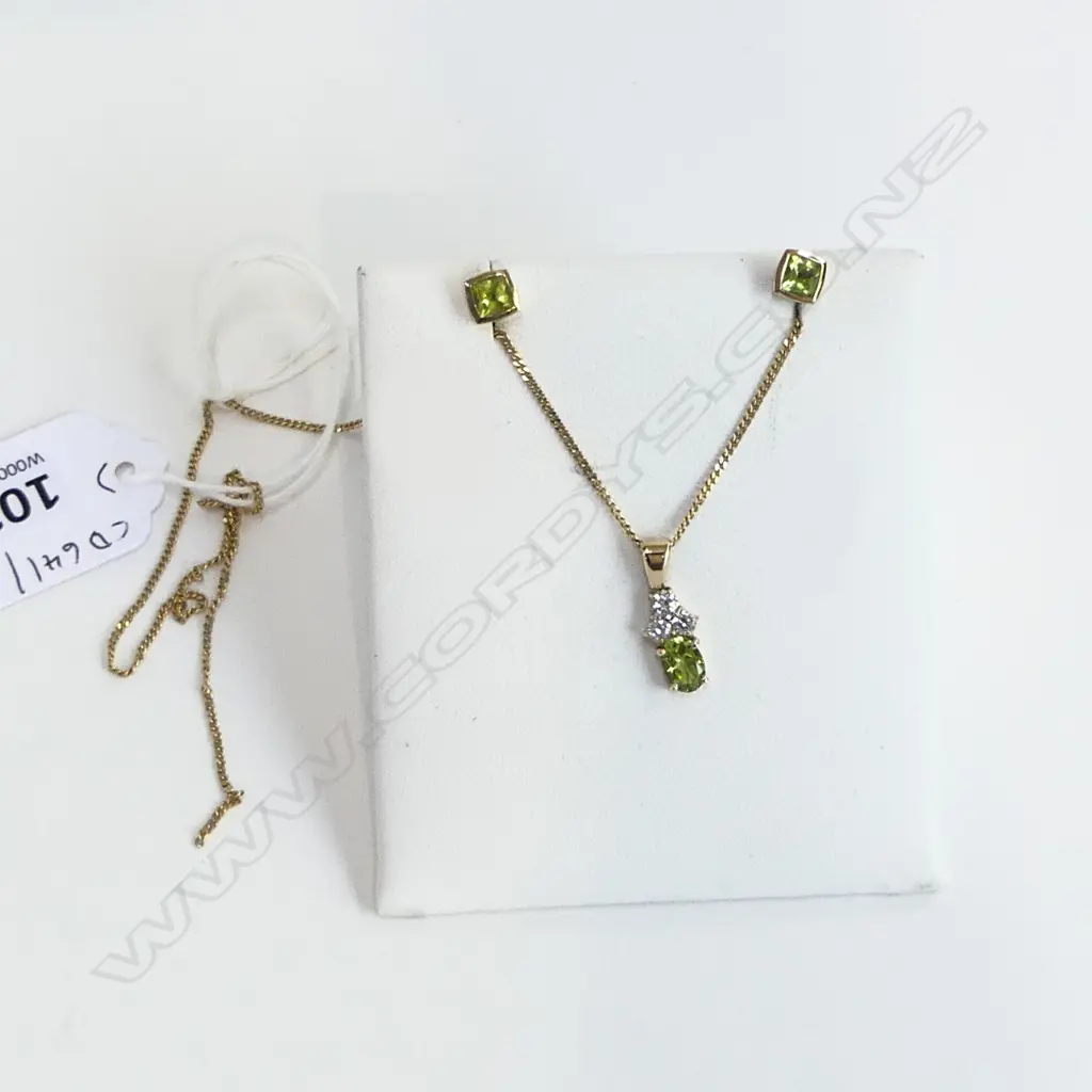 9CT GOLD PERIDOT & CZ  PENDANT TOTAL WIEGHT 3.4G WITH EARRINGS Image 1++