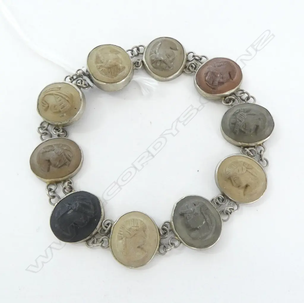 EARLY 20thC SILVER & CARVED LAVA CAMEO BRACELET Image 1++