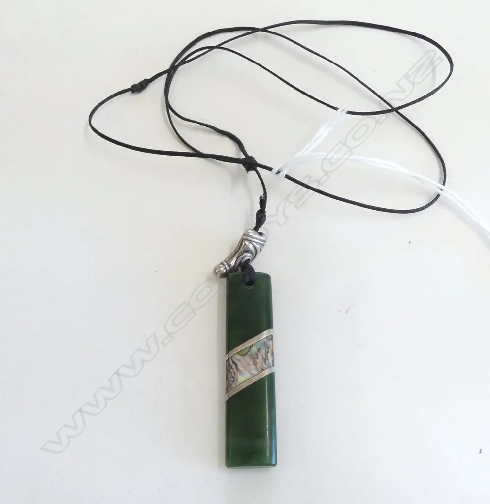 GREENSTONE PENDANT NECKLACE L.50mm Image 1++