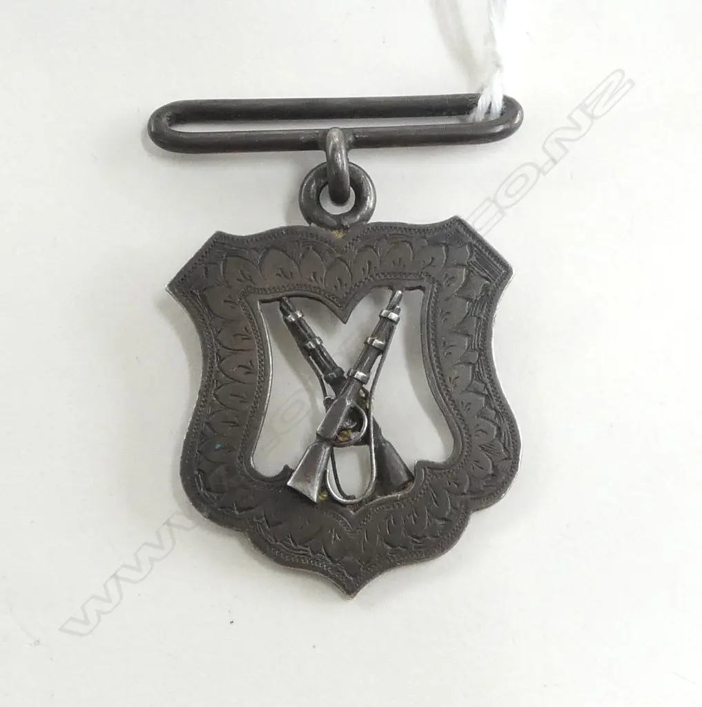 NZ COLONIAL SILVER DBLE RIFLE LGE SHIELD MEDALLION by Harrop & Neill of Dunedin 13gms Image 1++