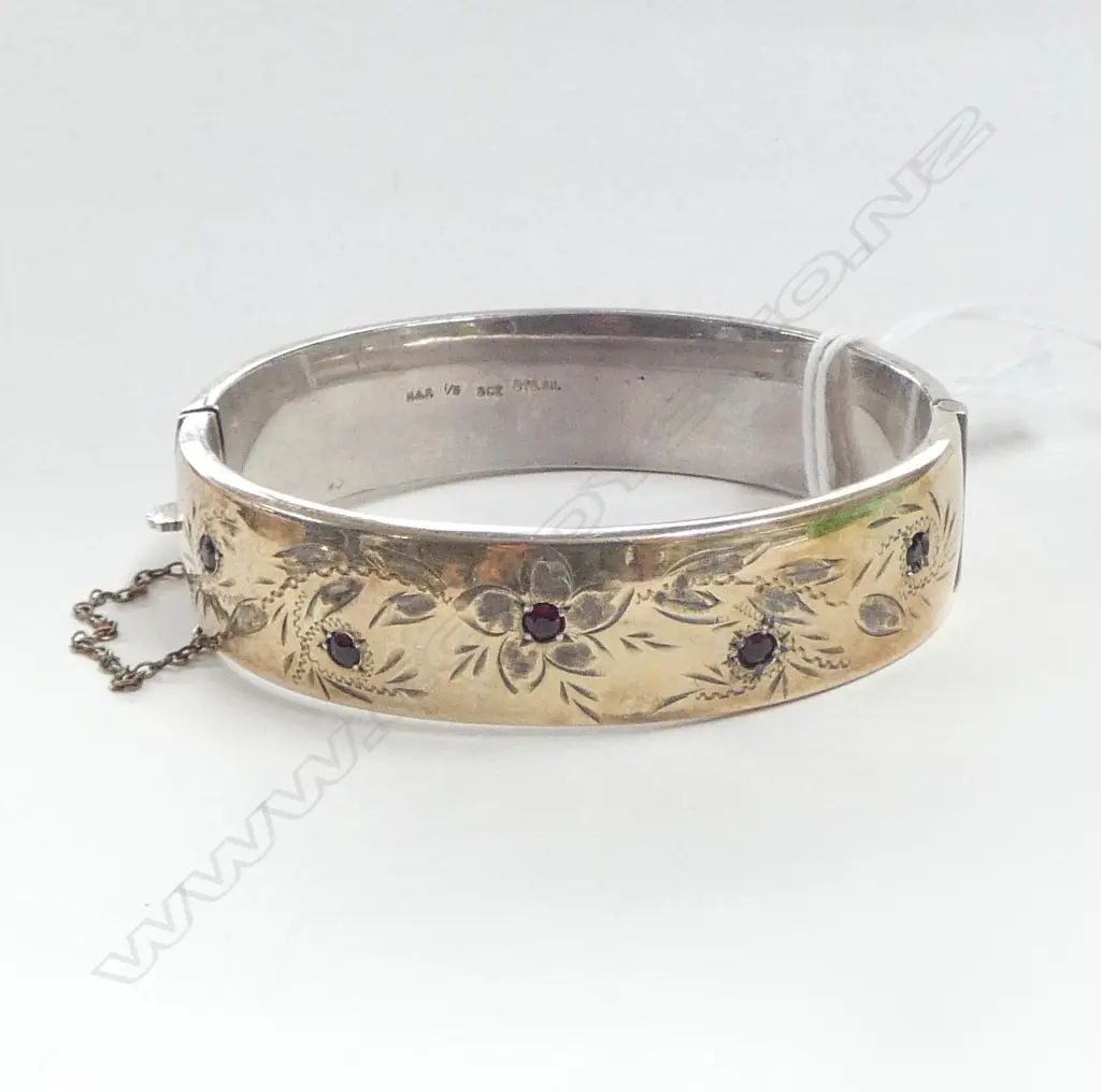 9ct 1/5 GOLD PLATE ON SILVER HINGED BANGLE engraved & set w 5 garnets Image 1++