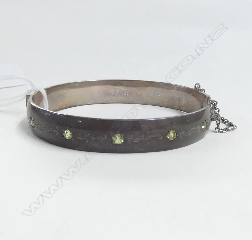 SILVER HINGED BANGLE scroll engraved & set w 5 green stones (peridots?) 39gms Image 1++
