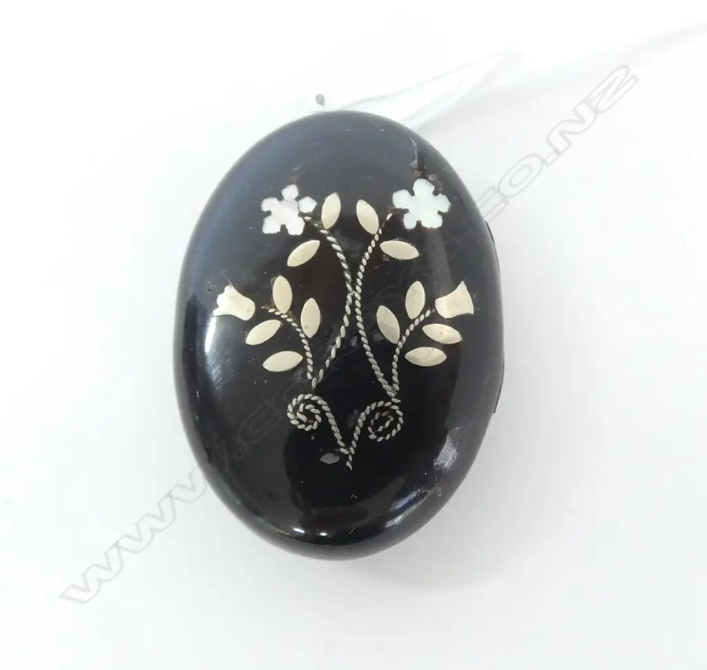 TORTOISE SHELL MOURNING LOCKET w SILVER & MOP INLAY L.45 x 30mm (bale re-glued) Image 1++