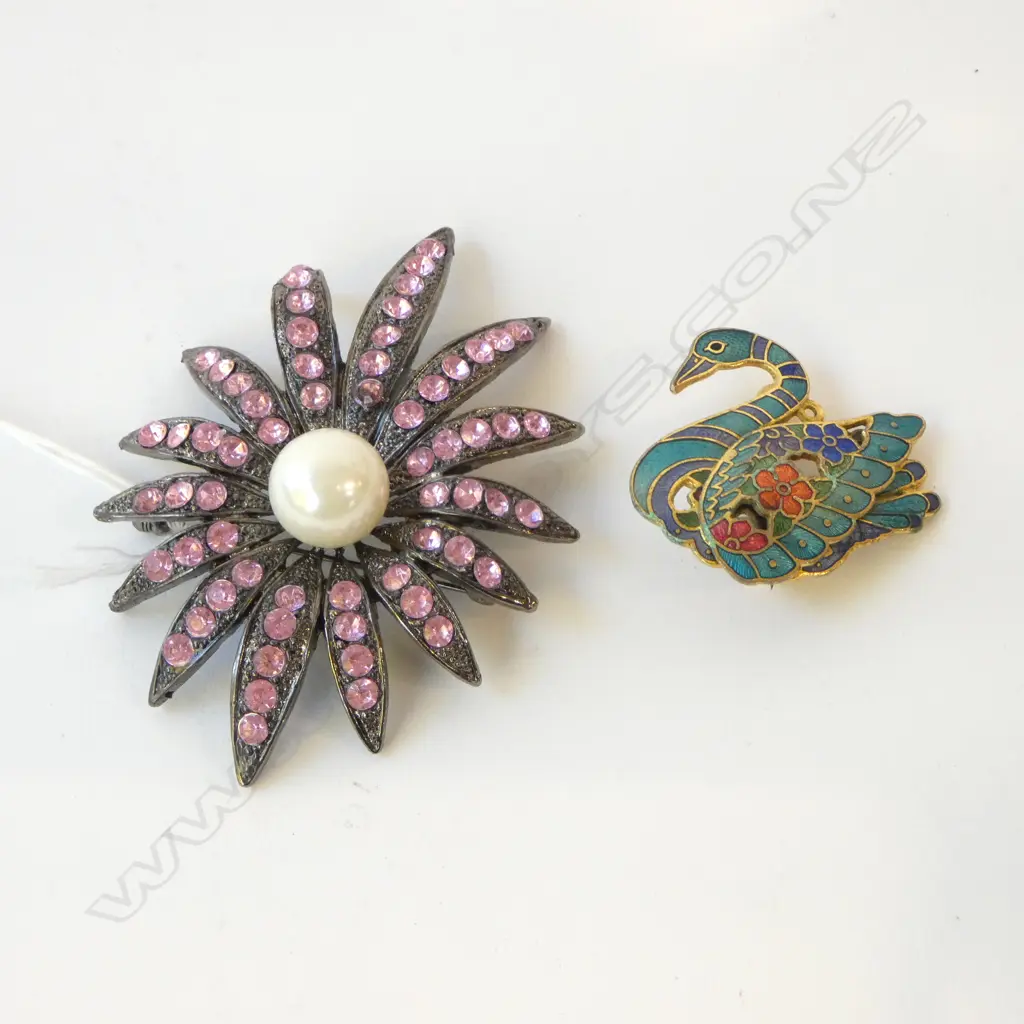 PINK FLOWER WITH PEARL BROOCH + SWAN CLOISONNE ENAMEL Image 1++