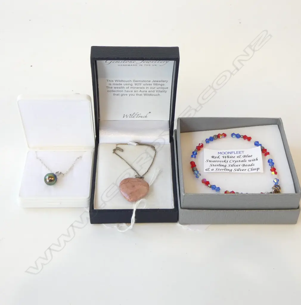 STG SILVER CHAIN & BLACK PEARL NECKLACE, STG SILVER CHAIN & HEART FORM PENDANT, SWAROVSKI CRYSTAL & SILVER BRACELET  Image 1++