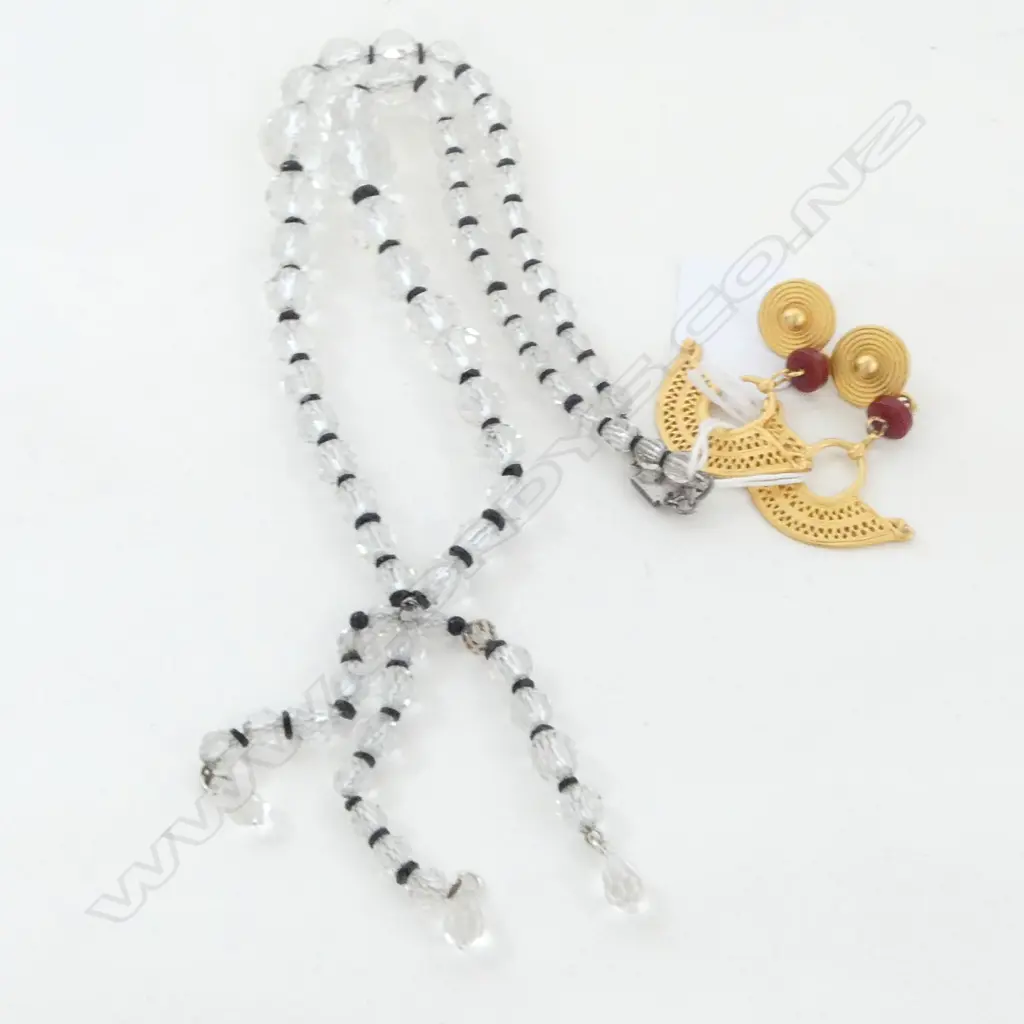 CRYSTAL NECKLACE AND PAIR OF ETRUSCAN STYLE EARRINGS Image 1++