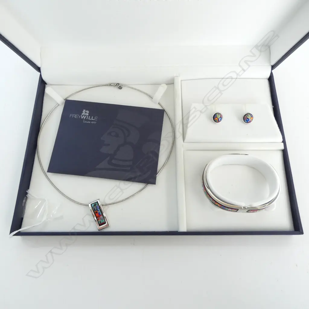 AUSTRIAN FREY WILLE JEWELLERY SUITE IN ORIGINAL BOX AND WITH PAPERS Image 1++
