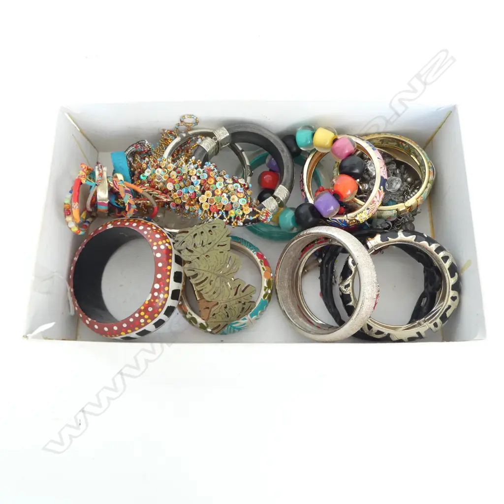 ASST. COSTUME BRACELETS Image 1++