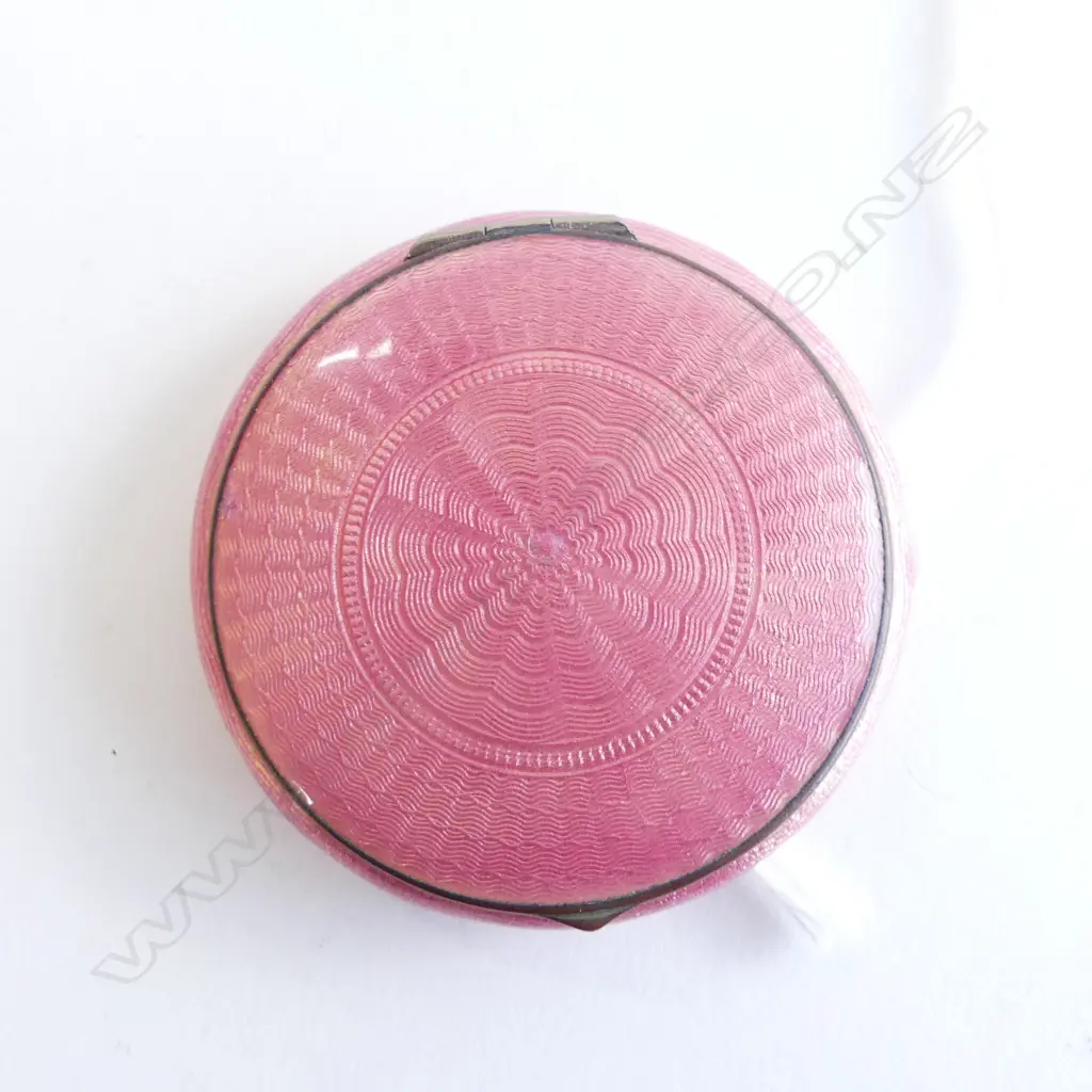 A GUILLOCHE PINK ENAMEL POWDER COMPACT Image 1++