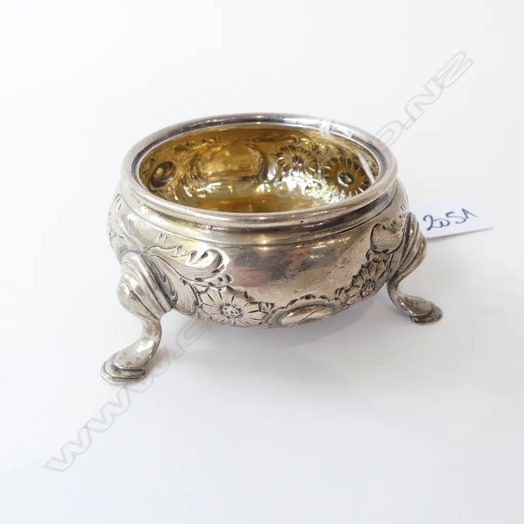 An early Victorian silver salt compressed circular form with embossed floral decoration 107gms Image 1++