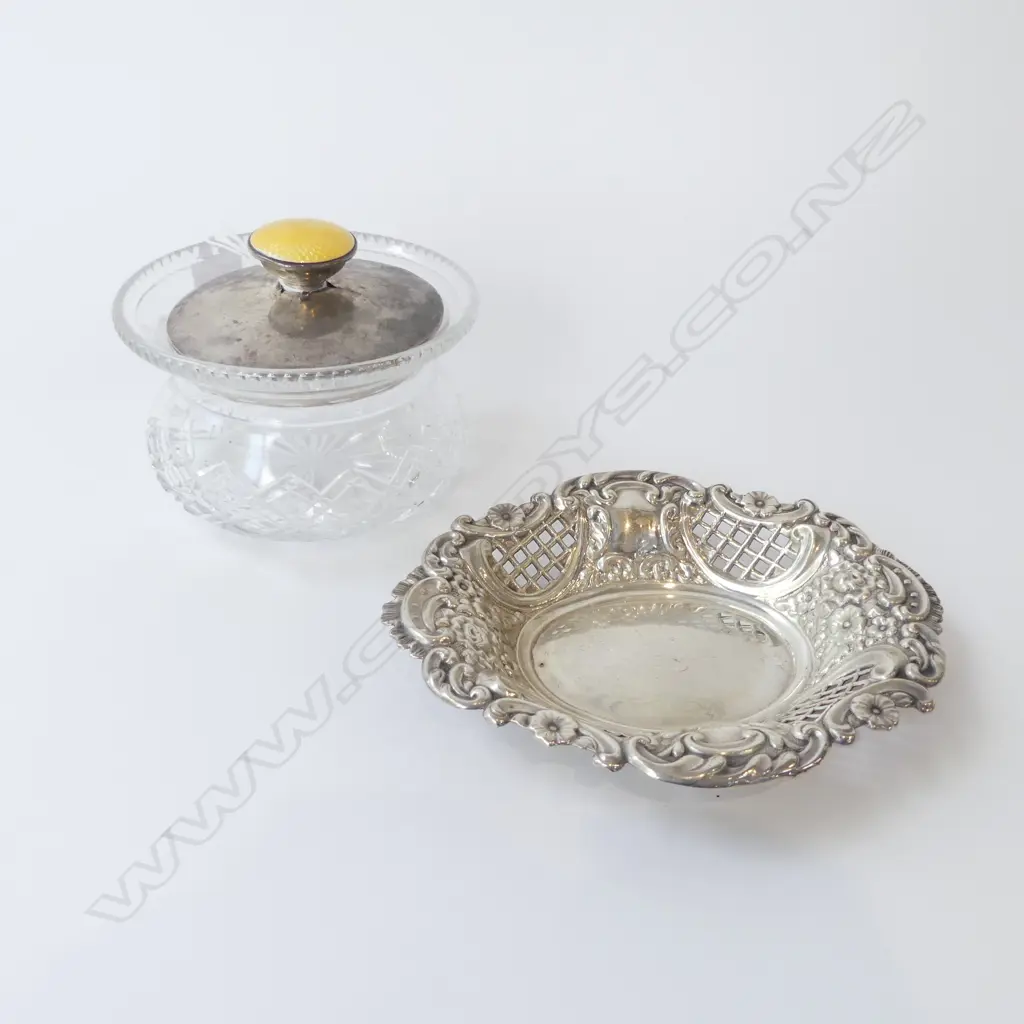 STG SILVER DISH 84grms + STG LIDDDED CRYSTAL CONTAINER (LID AF) Image 1++