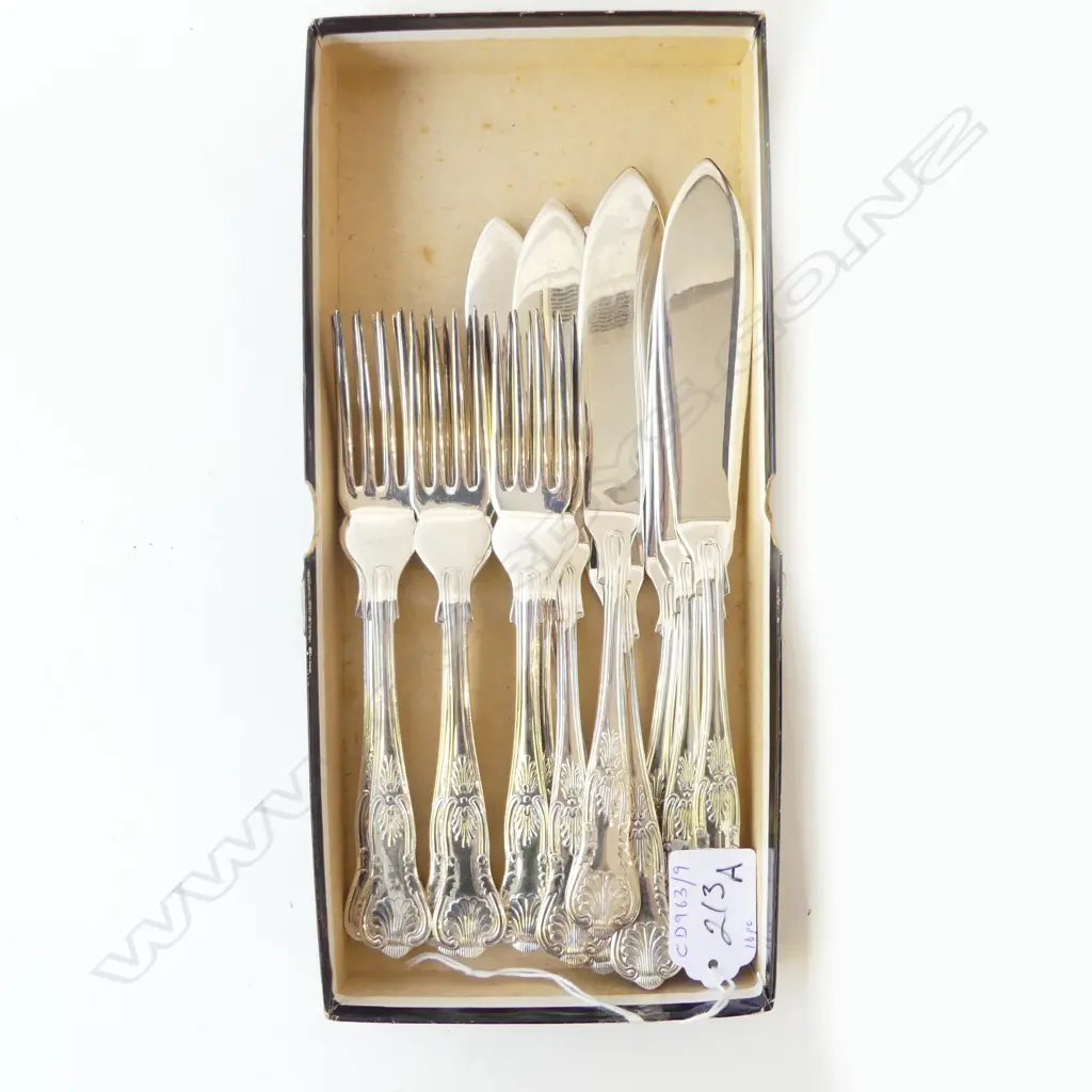 16PC WALKER & HALL FISH CUTLERY SET 8 PLACE SETTING SILVER PLATED Image 1++