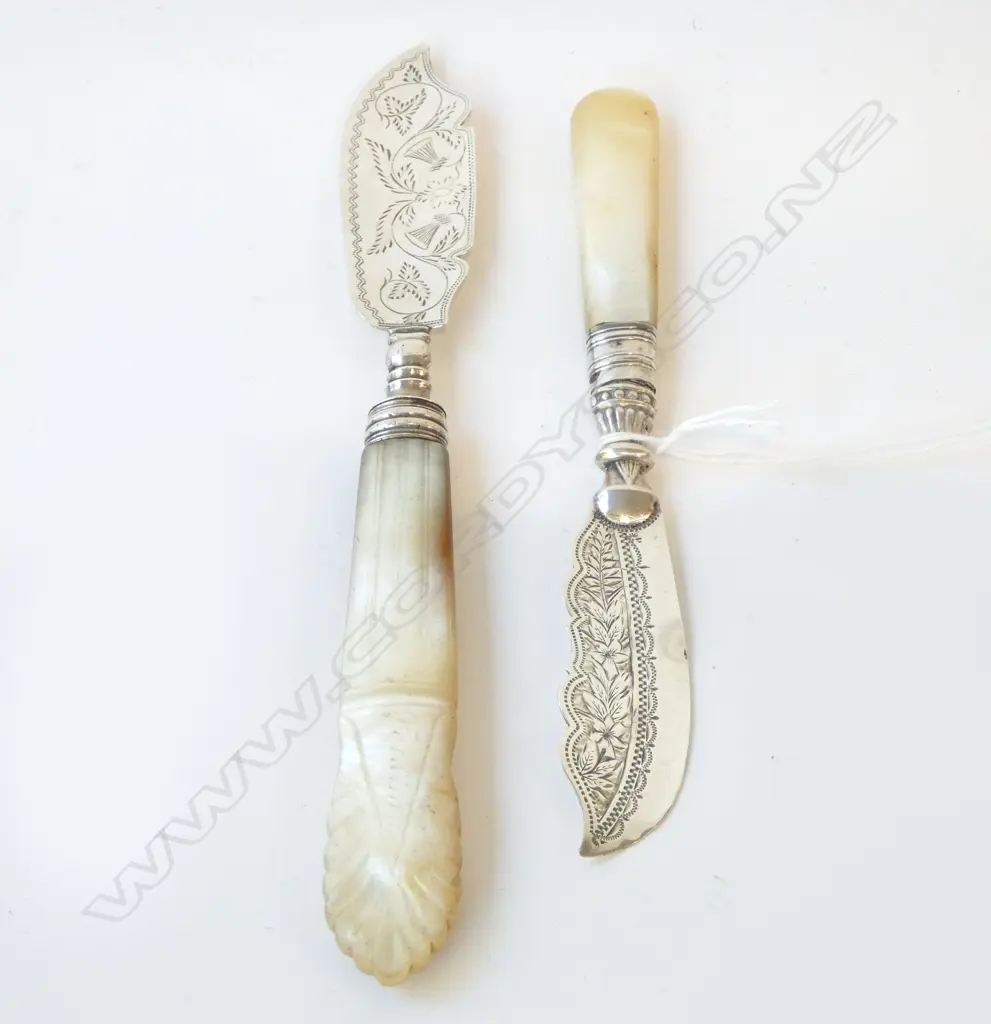TWO ANTIQUE STG SILVER & M.O.P BUTTER KNIVES BIRMINGHAM 1825 & 1874, L.155-185mm Image 1++