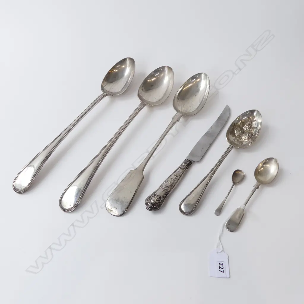 7 PCES CUTLERY; 3 PIE SPOONS, STG HANDLE KNIFE ETC Image 1++