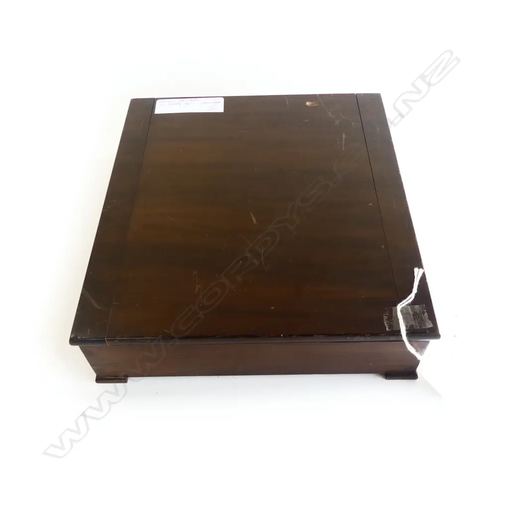 ASST. KINGS PATTERN CUTLERY IN MAHOGANY BOX Image 1++