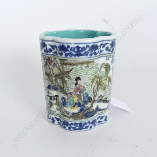 CHINESE VASE, QUATREFOIL SHAPE H.100mm